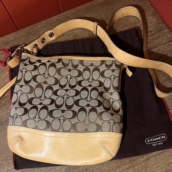 Coach Signature Coach Hobo Shoulder Bag - 9362. Condition is "Pre-owned" - Picture 1 of 1